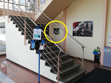 AED_Metrel_Avla s stopniščem in položaj omarice